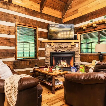 Authentic Family Paradise- Game Room-Hot Tub-Bbq